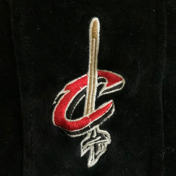 NBA 🏀 Cleveland Cavs Men’s Size US Large LeBron James Black Velour Hoodie - Picture 9 of 11